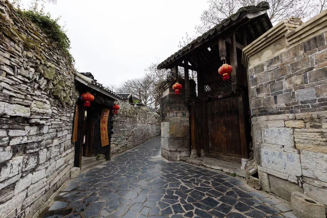 笑脸球的冒险之旅